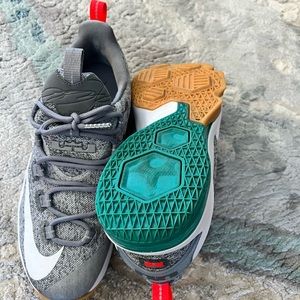 Lebron XIII low men’s size 12